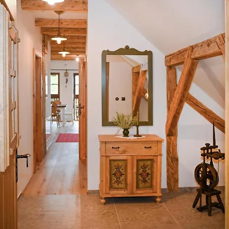 2 Bedroom Stunning In Apartment *